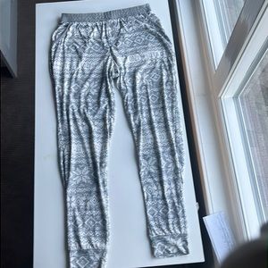 These pajama pants from Cuddl Duds in gray are in size XS.